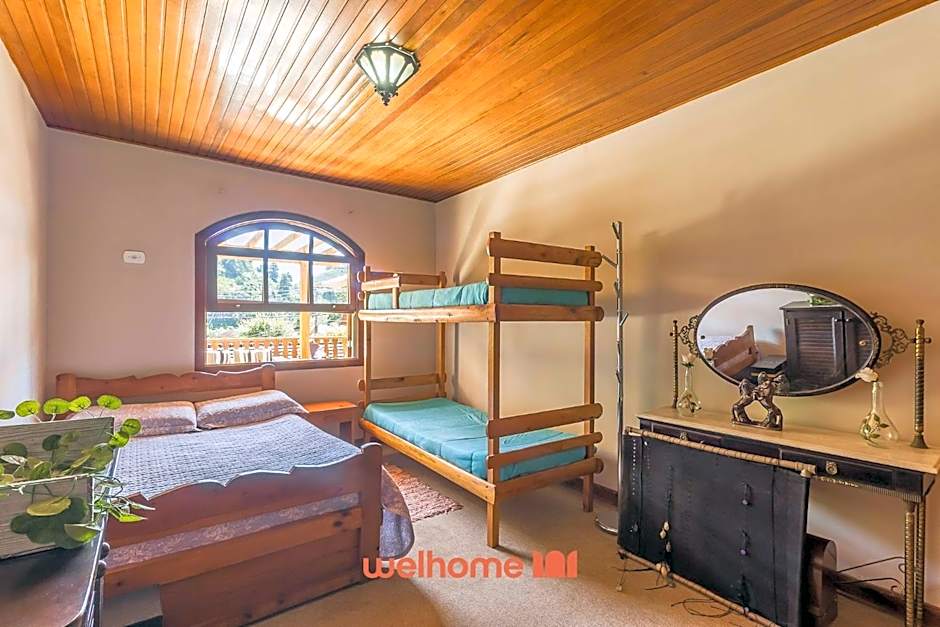 Casa em Campos do Jordão com Varanda e Lareira