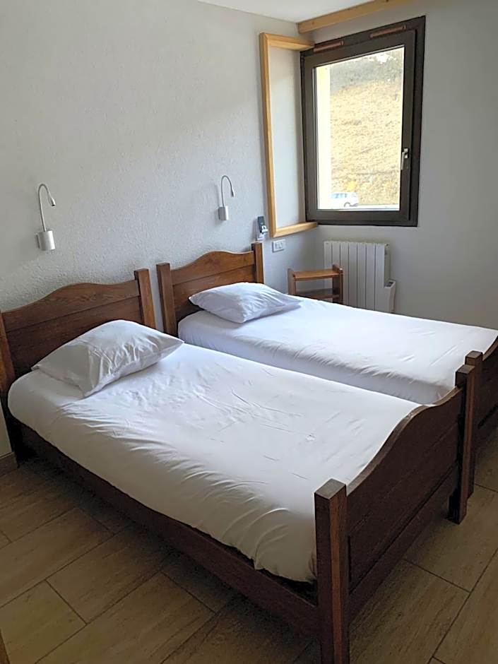 1 Double Bed or 2 Beds — 8 fotoğraftan 1. fotoğraf