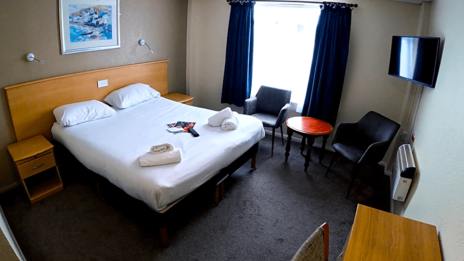 The Grand Burstin Hotel