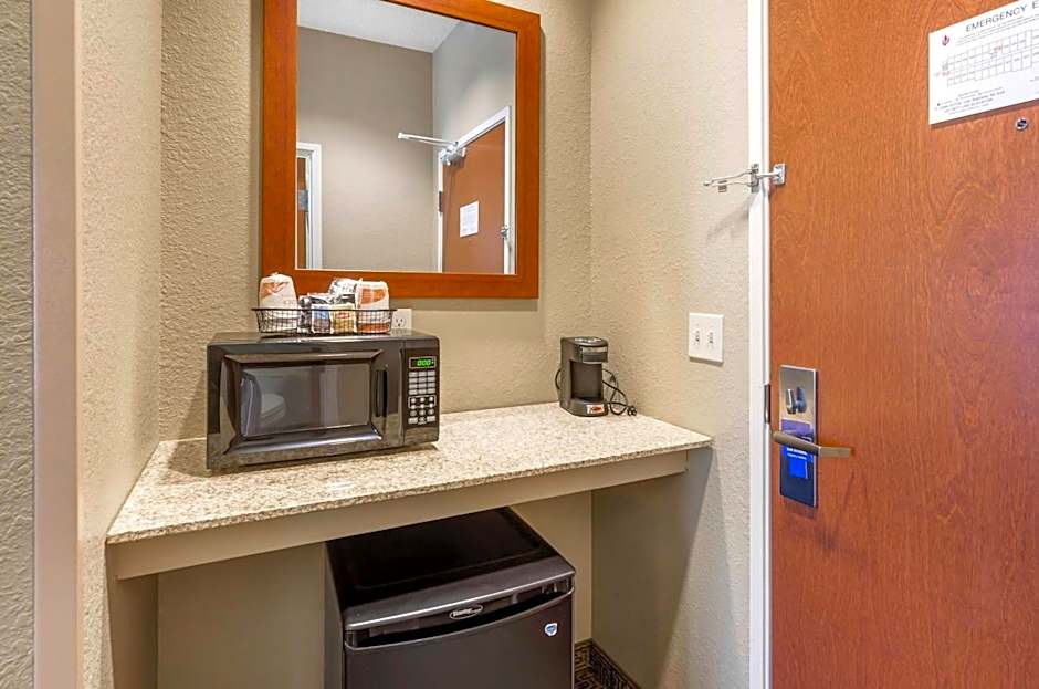 Comfort Inn & Suites Lynchburg Airport - University Area