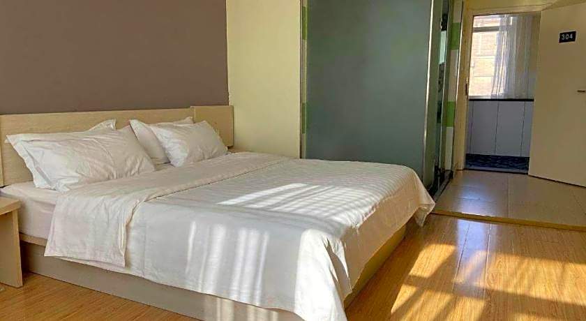 7 Days Inn Hami Baofeng Market