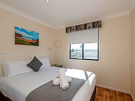 Superior Riverfront 2 Bedroom Villa - Not Pet Friendly