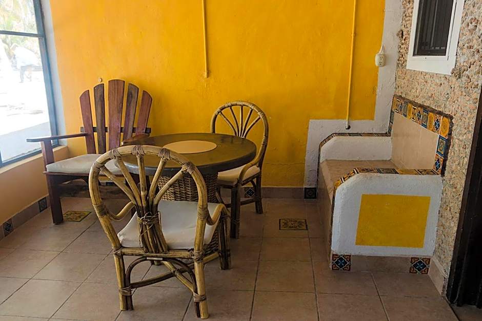 Antigua Lodge, 70 m from sandy beach