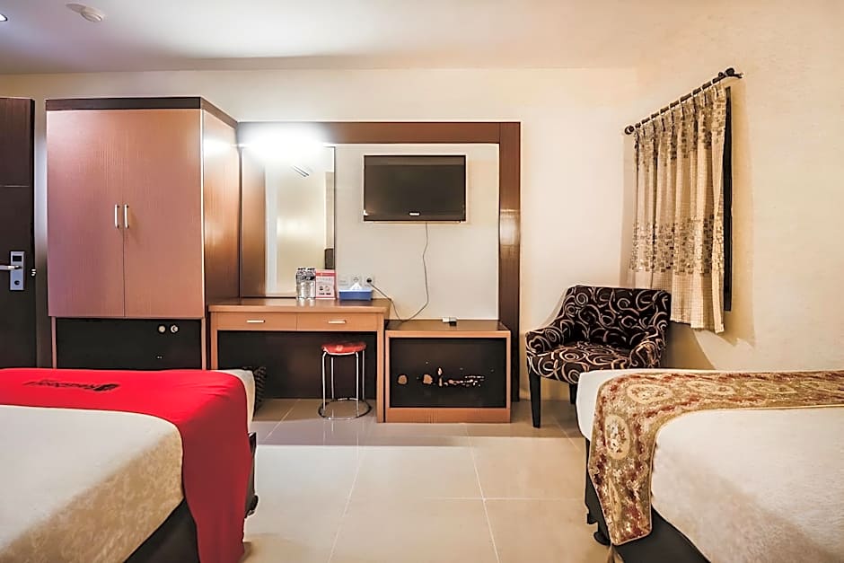 RedDoorz Plus @ Grand Populer Hotel Makassar