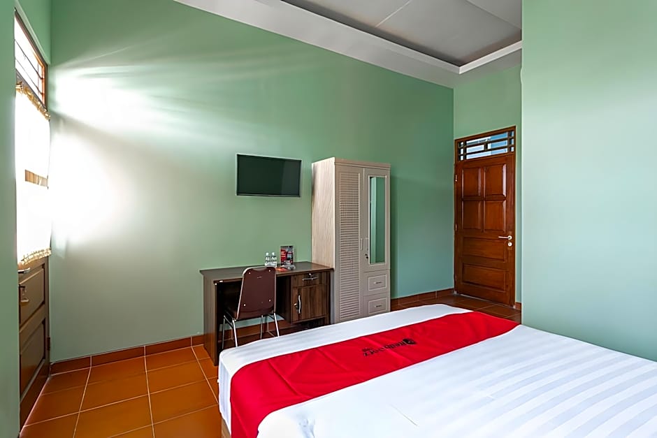 RedDoorz near Puro Mangkunegaran