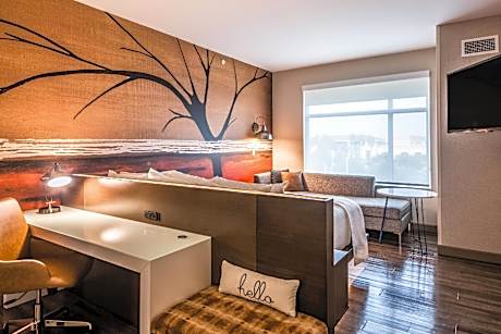 1 King Bed, Suite, Nonsmoking, Upgrade
