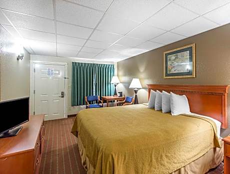 1 King Bed, Non-Smoking