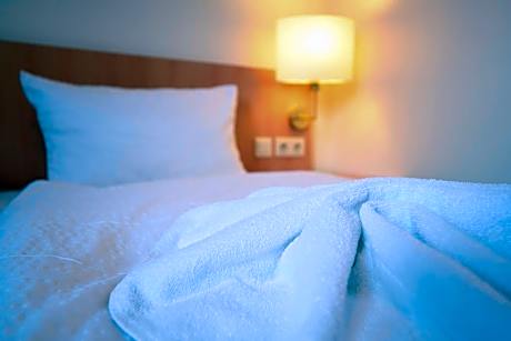 Twin Room (1-2 Adults)