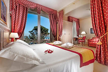 Junior Suite with Spa Access