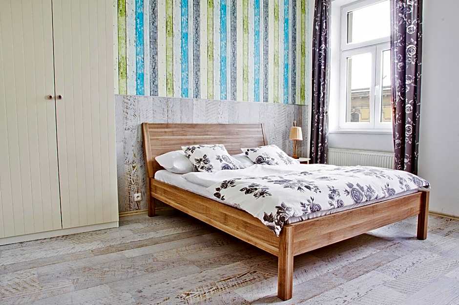 Royal Court Legerova