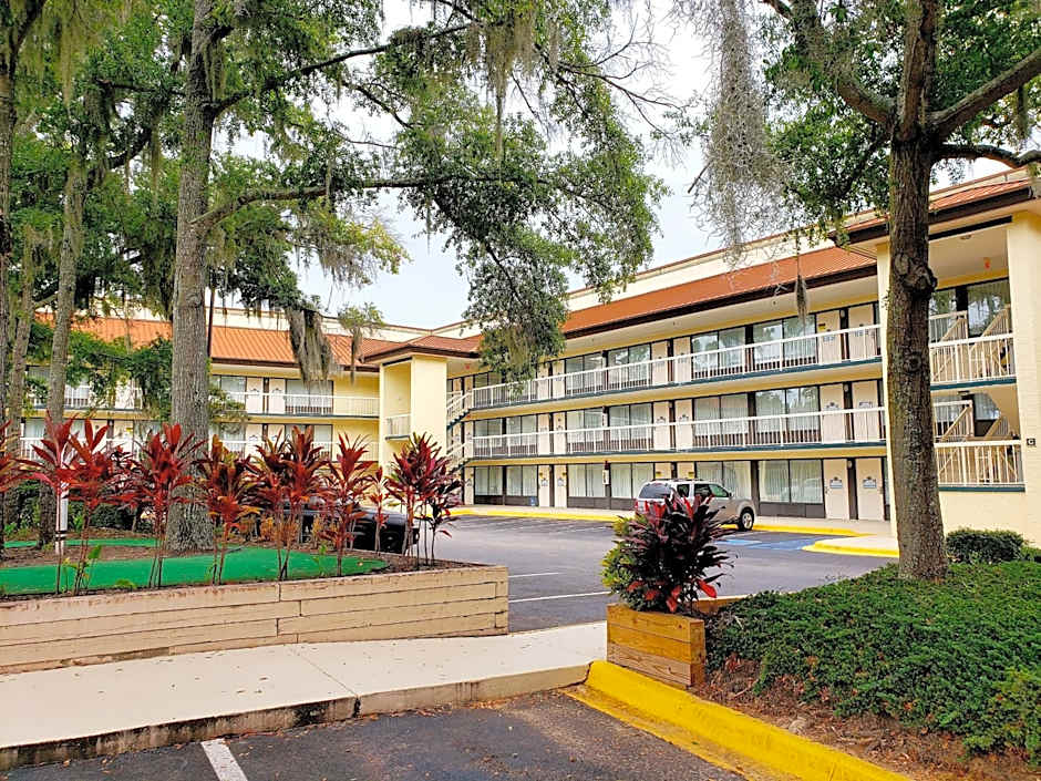 Simple Rewards Inn