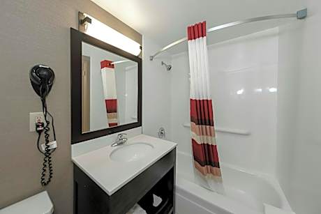 Suite with 2 Queen Beds with Lake View - Disability Access/Non-Smoking