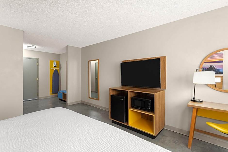 Days Inn by Wyndham Rawlins