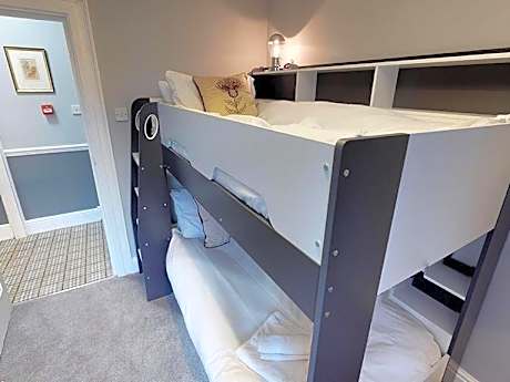Twin Room with Shower