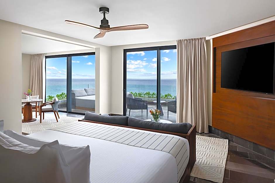 Photo 1 of 6 of Preferred Club Governor Suite, Plunge Pool, Ocean front