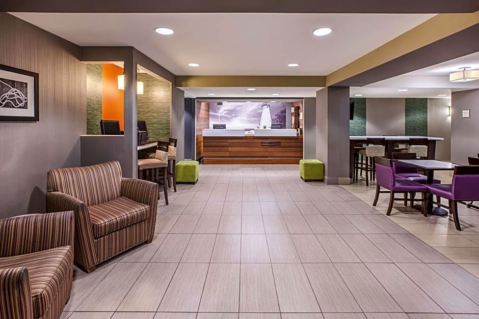 La Quinta Inn & Suites by Wyndham Erie