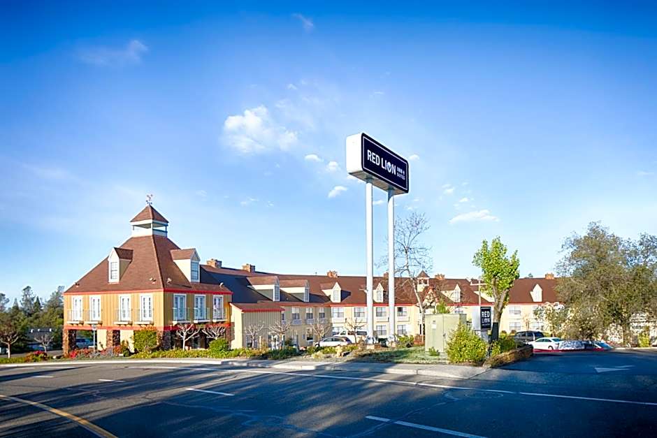 Red Lion Inn & Suites Auburn