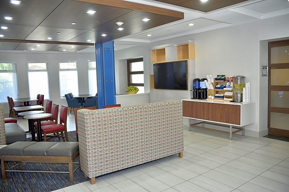 Holiday Inn Express Windsor Sonoma Wine Country, an IHG Hotel