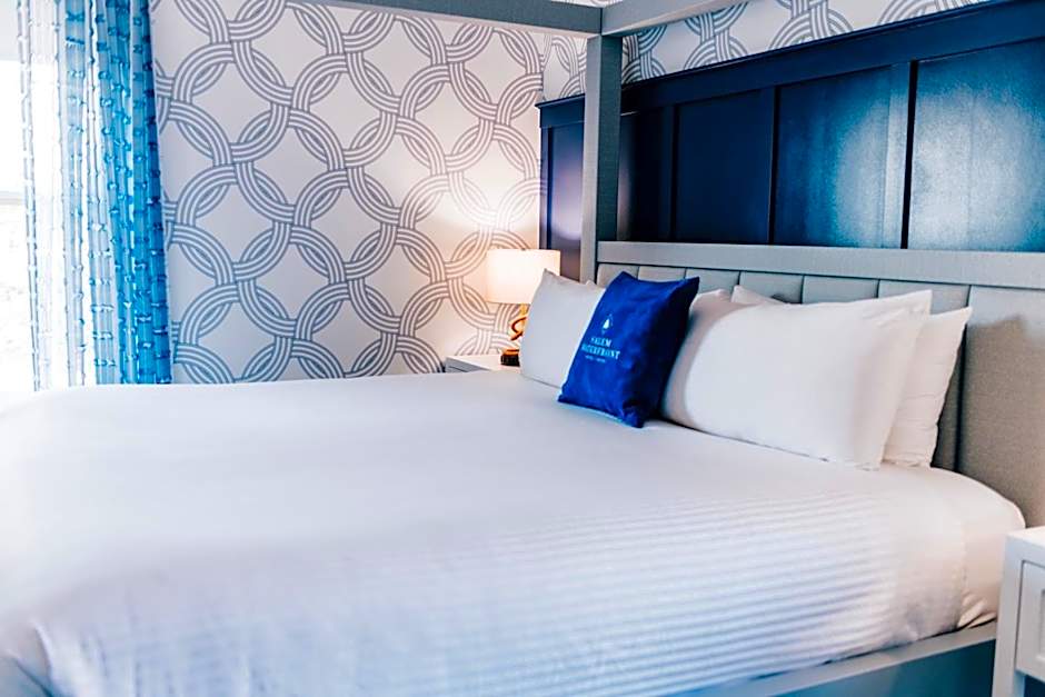 Salem Waterfront Hotel & Suites