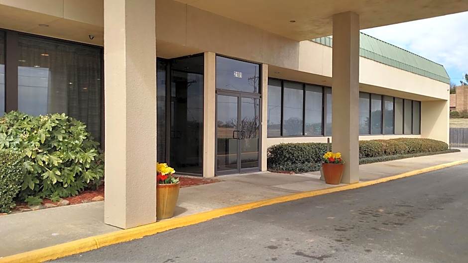 Super 8 by Wyndham Atoka