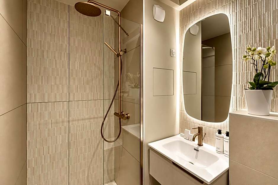 Suites FL By Sweett