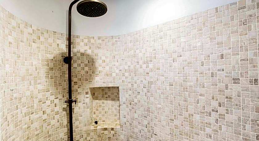 Chelona Condo By Favstay