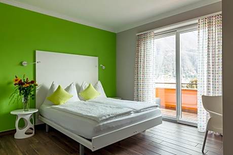 Classic Double Room with Lake View