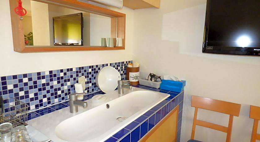 Guesthouse Hyakumanben Cross