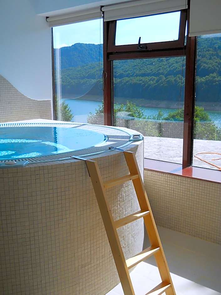 Hotel Valea cu Pesti