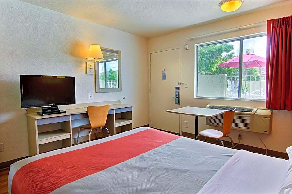 Motel 6-Kingsville, TX