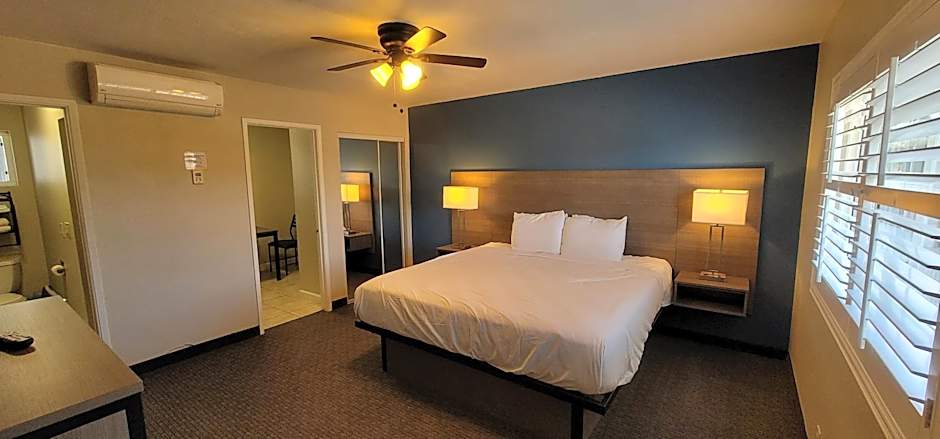 Beachwalker Inn & Suites