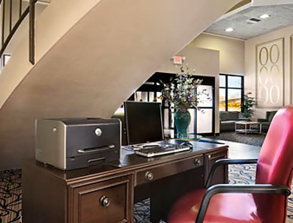 Norwood Inn & Suites LaCrosse