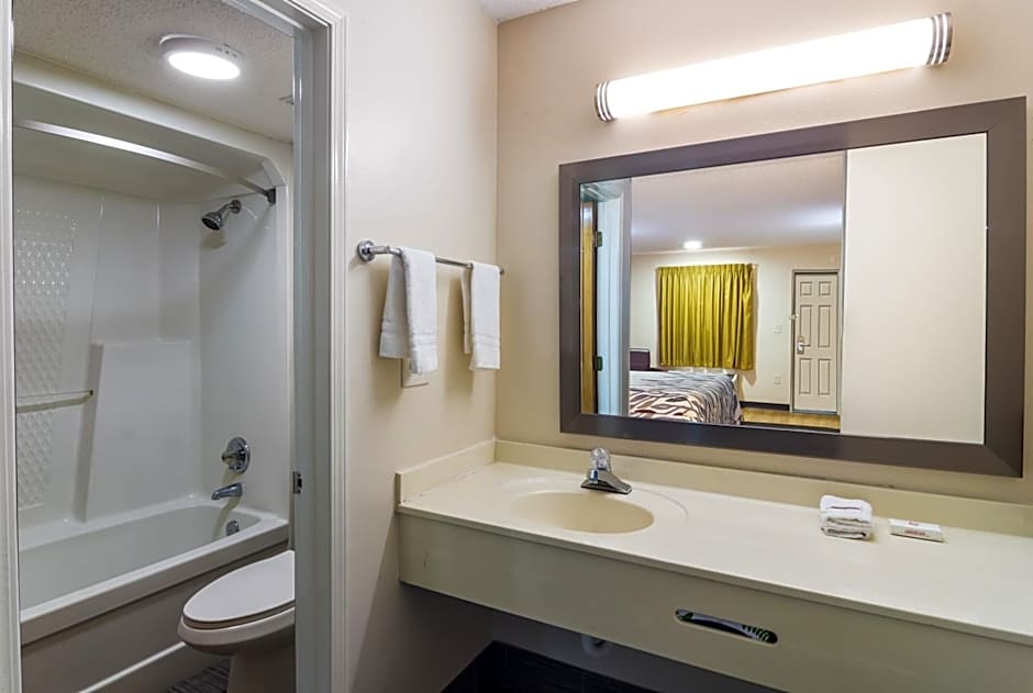 Red Roof Inn Atlanta - Kennesaw State University