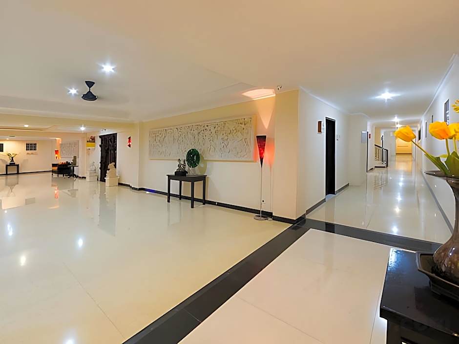 RedDoorz Plus near Mall Bali Galeria 2