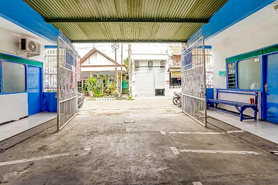 OYO Life 90523 Homestay Jenggolo