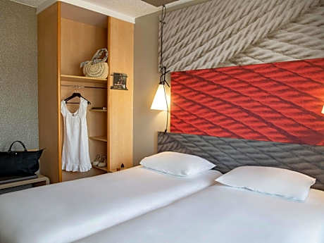 Standard Room with Two Single Beds