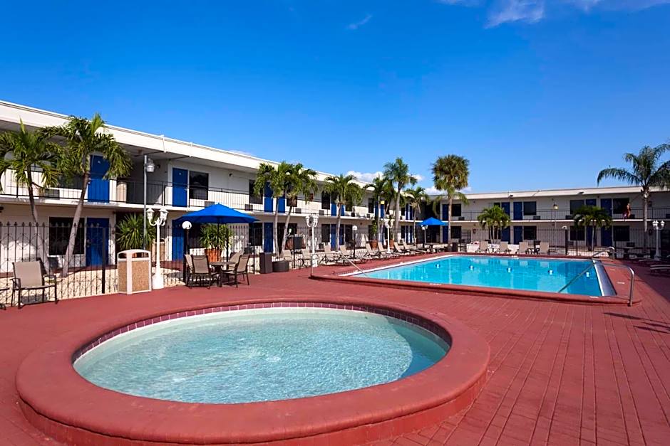 Days Inn by Wyndham St. Petersburg / Tampa Bay Area