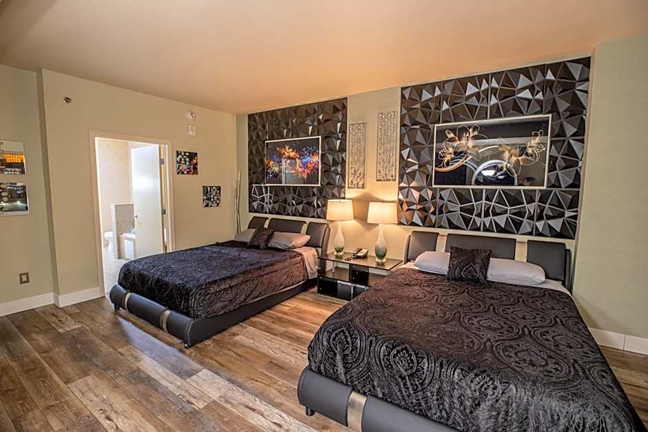 2100 SqFt Penthouse Suite W/ Strip Views! POOL GYM