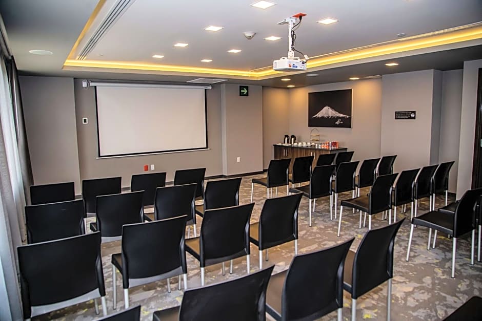 Hampton Inn & Suites By Hilton Puebla