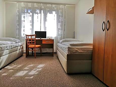 Quadruple Room with Private Bathroom