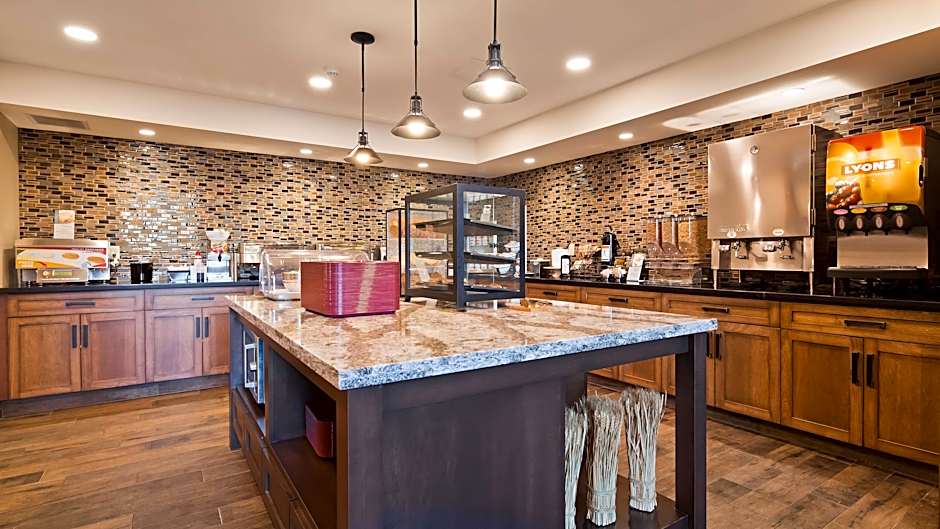 Best Western Plus Superior Inn