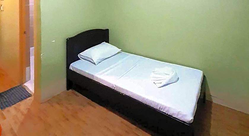 RedDoorz @ Johsons Pension House Butuan City
