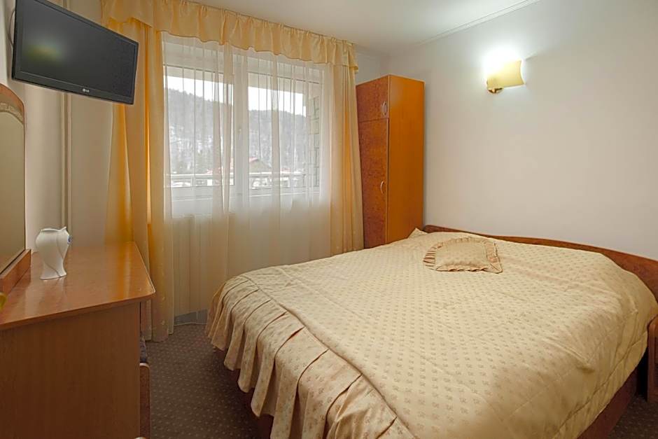 Hotel Alexandros Busteni by Genco & Restaurant Miorita