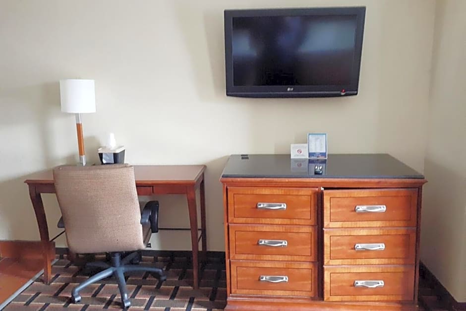 Travelodge by Wyndham Savannah Midtown
