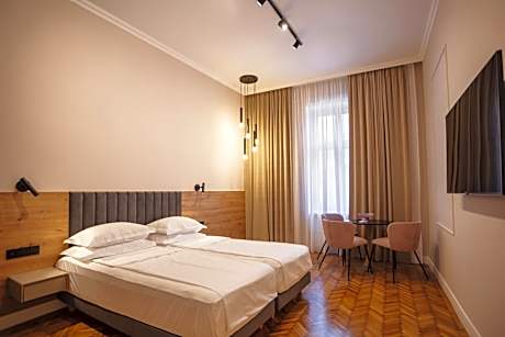 Bloom Downtown Suites