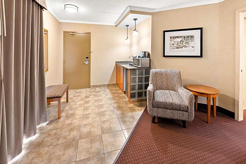 Best Western Plus NorWester Hotel & Conference Centre