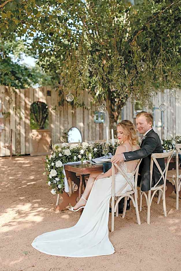 Chanticleer Gardens Barn cottage with a Pool
