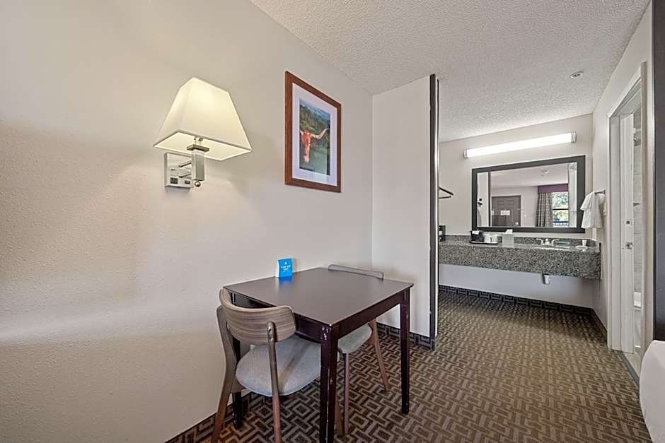 Days Inn by Wyndham Round Rock