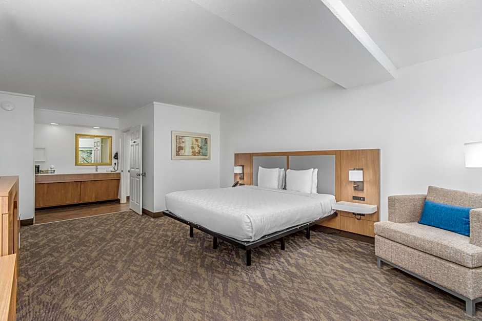 Crossroads Inn & Suites