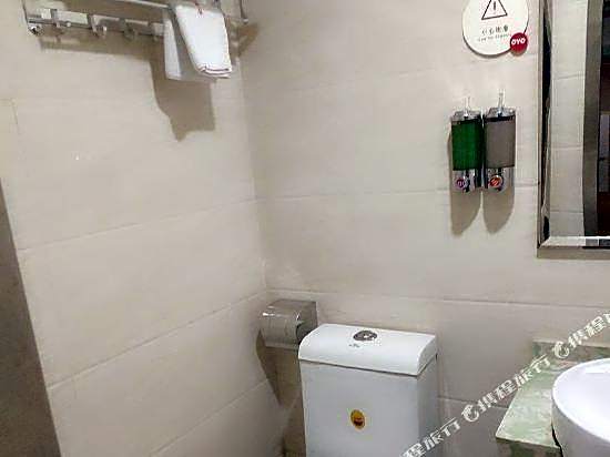 Jinpeng Hotel (Guangzhou Yongqingfang Chenjiaxuan Subway Station)